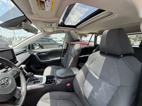 Used 2025 Toyota RAV4 XLE w/ Convenience Package FWD image 28