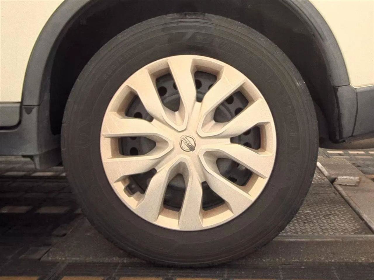 Used 2020 Nissan Rogue S AWD/4WD image 12