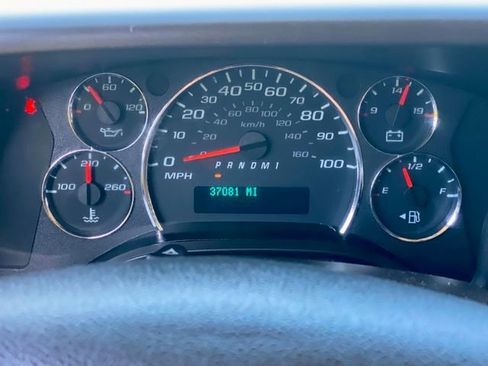 Used 2024 GMC Savana 2500 w/ Driver Convenience Package image 18