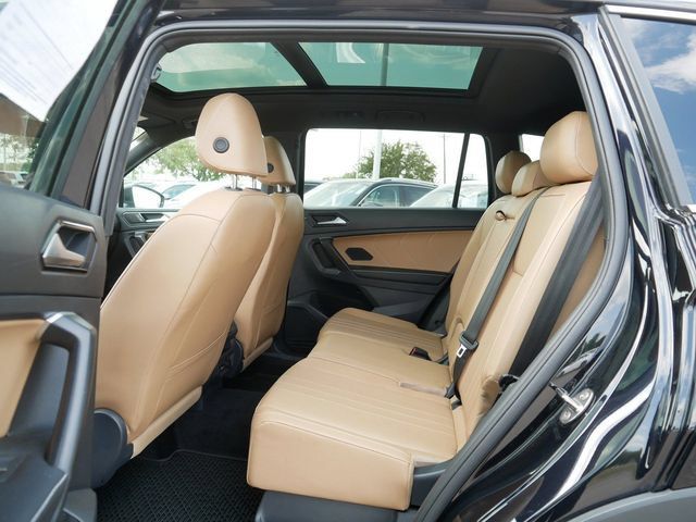Certified 2024 Volkswagen Tiguan SE w/ Panoramic Sunroof Package AWD/4WD image 17
