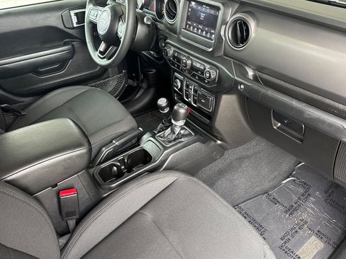 Used 2023 Jeep Gladiator Sport AWD/4WD image 14