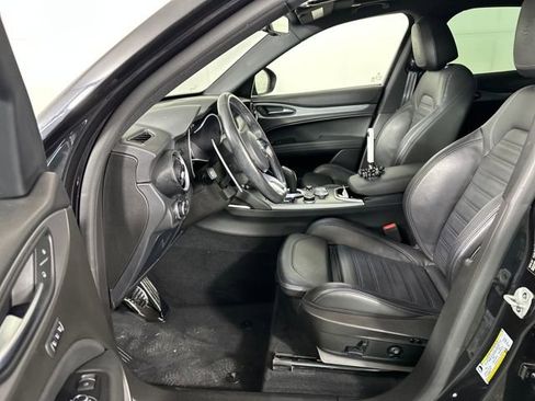 Used 2022 Alfa Romeo Stelvio Veloce image 11