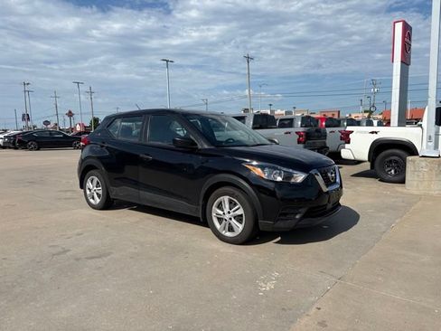 Used 2020 Nissan Kicks S FWD image 2