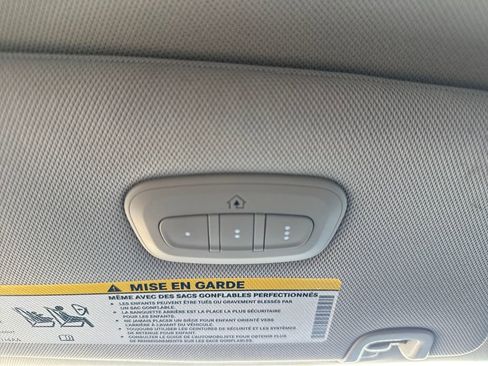 Used 2024 Chrysler Pacifica Limited image 24