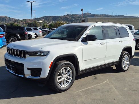Used 2026 Jeep Grand Cherokee L Laredo RWD image 3
