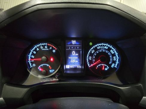 Used 2020 Toyota Tacoma SR AWD/4WD image 40