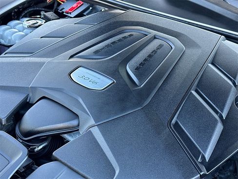 Used 2023 Porsche Cayenne Platinum Edition image 36