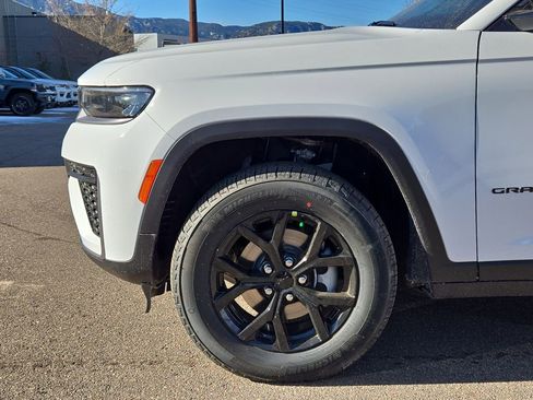 New 2026 Jeep Grand Cherokee Altitude AWD/4WD image 5