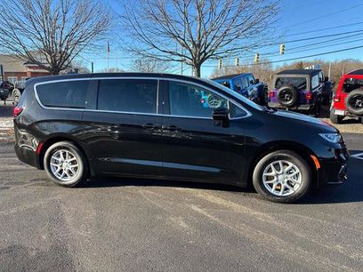 New 2026 Chrysler Pacifica Select