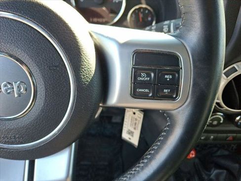 Used 2016 Jeep Wrangler Unlimited Rubicon image 18