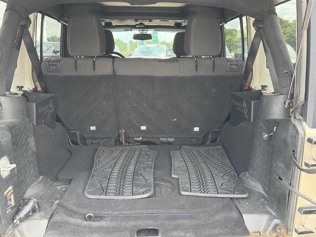 Used 2018 Jeep Wrangler Unlimited Rubicon w/ Connectivity Group AWD/4WD image 27