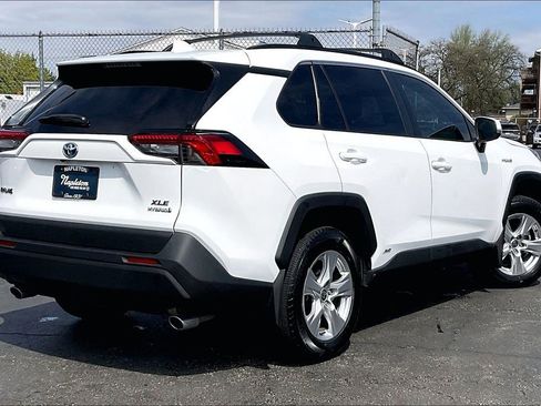 Used 2021 Toyota RAV4 XLE w/ Carpet Mat Package (TMS) image 12