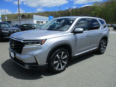 Certified 2023 Honda Pilot Touring image 1