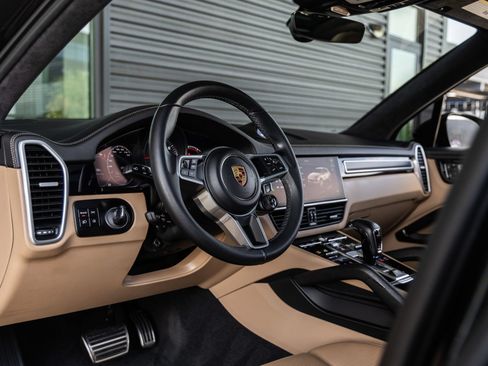 Certified 2023 Porsche Cayenne GTS AWD/4WD image 4