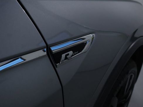 Used 2021 Volkswagen Tiguan SE R-Line w/ 3rd Row Seat Package image 11