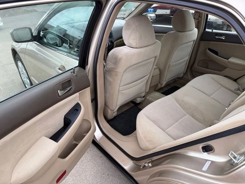 Used 2004 Honda Accord LX image 13