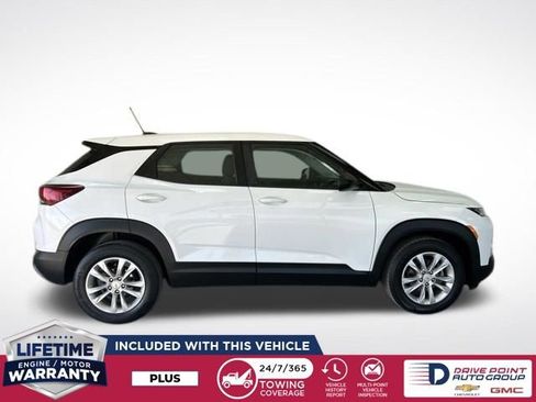 Used 2021 Chevrolet TrailBlazer LS FWD image 2