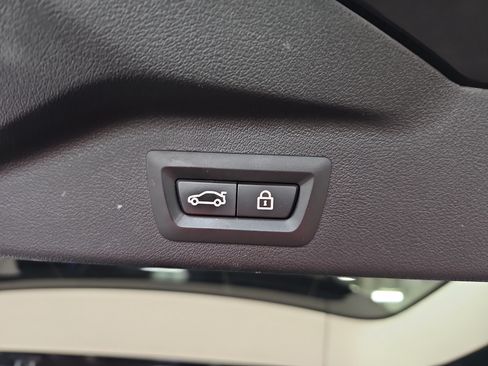 Used 2021 BMW X7 xDrive40i w/ Parking Assistance Package AWD/4WD image 15