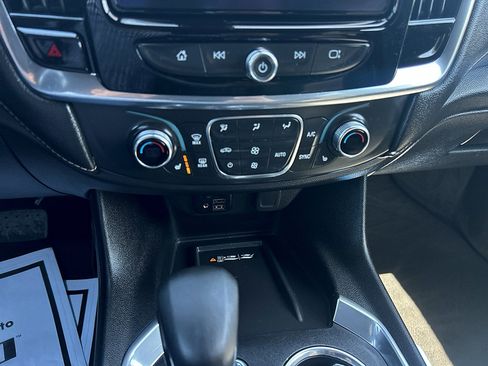 Used 2023 Chevrolet Traverse LT w/ LT Premium Package FWD image 14