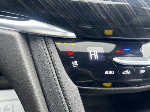 Used 2025 Cadillac XT6 Premium Luxury image 29