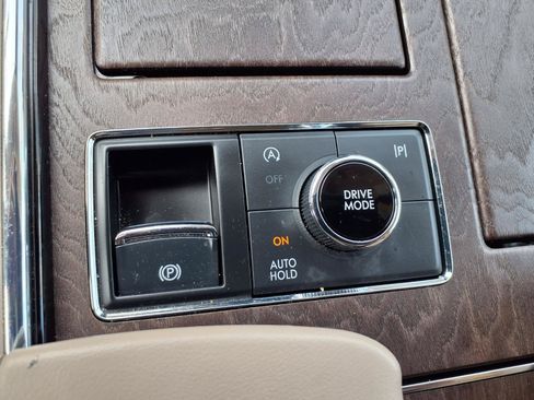 Used 2024 Lincoln Navigator Premiere AWD/4WD image 10