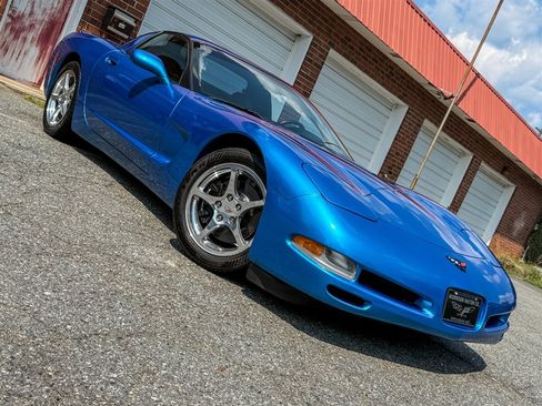Used 1999 Chevrolet Corvette Coupe w/ Lighting Pkg RWD image 25