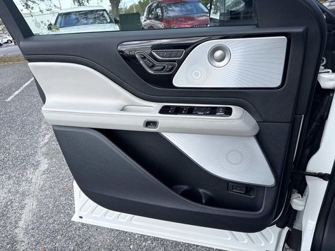 Certified 2025 Lincoln Aviator Reserve w/ Equipment Group 201A image 19