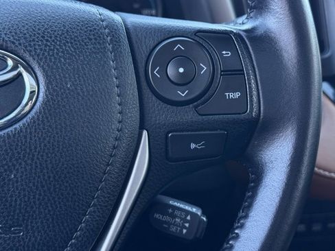 Used 2017 Toyota RAV4 Limited image 32