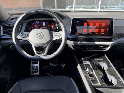 Used 2024 Volkswagen Atlas Peak Edition SE image 16