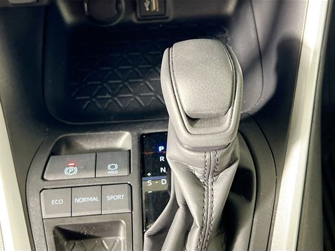 Used 2025 Toyota RAV4 XLE w/ Convenience Package FWD image 25