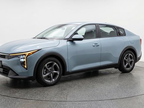Used 2025 Kia K4 FWD image 3