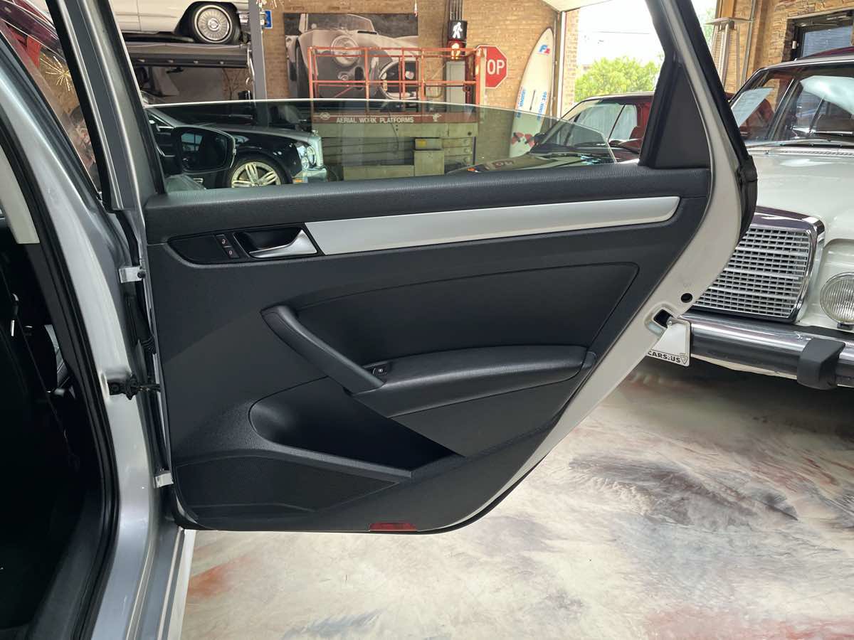 Used 2013 Volkswagen Passat 2.5 SE FWD image 27