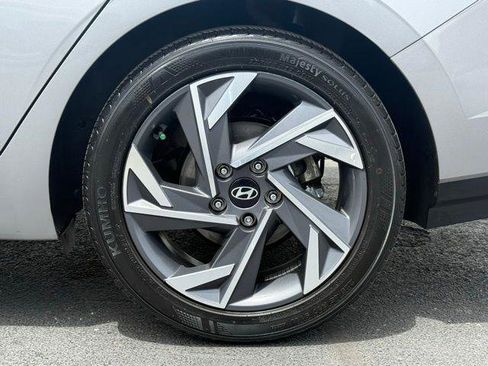 Used 2025 Hyundai Elantra Limited FWD image 13