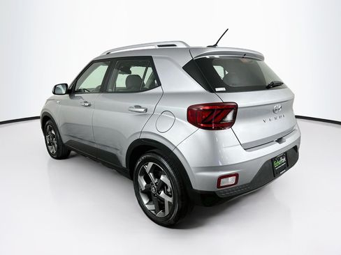 Used 2025 Hyundai Venue SEL FWD image 5