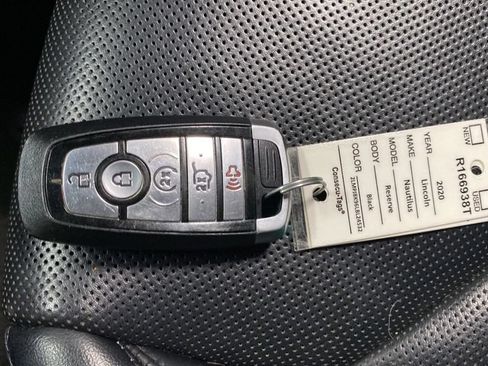 Used 2020 Lincoln Nautilus Reserve AWD/4WD image 30