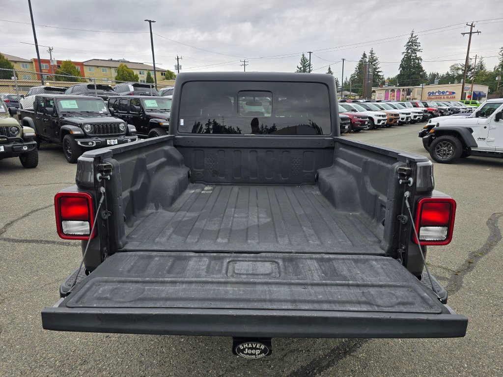 Used 2022 Jeep Gladiator Sport AWD/4WD image 15