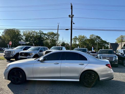 Used 2017 Mercedes-Benz E 300 E 300 4dr Sedan image 4