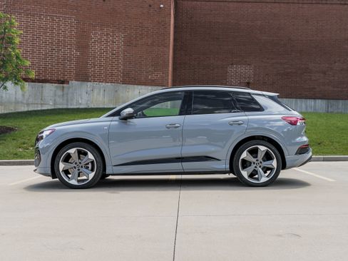 Used 2025 Audi Q4 e-tron Premium Plus w/ Premium Plus AWD/4WD image 6