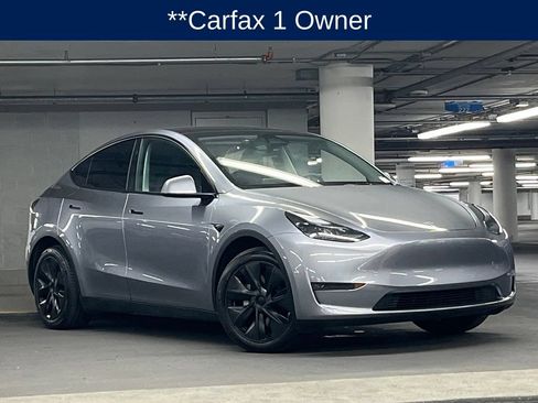 Used 2024 Tesla Model Y Long Range AWD/4WD image 3
