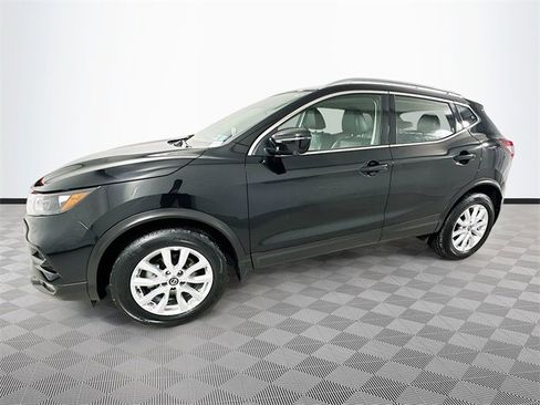 Used 2022 Nissan Rogue Sport SV w/ Technology Package image 4