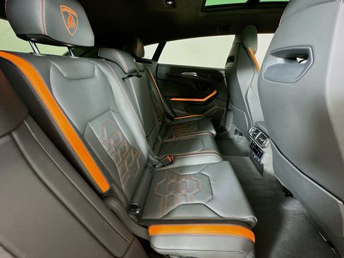 Used 2025 Lamborghini Urus SE AWD/4WD image 46