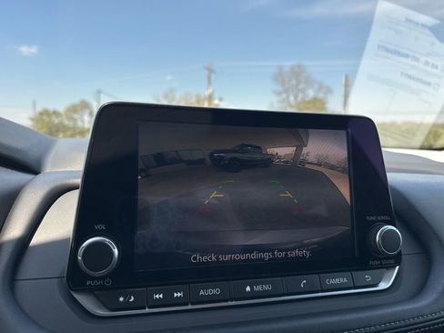 Used 2024 Nissan Rogue S AWD/4WD image 20