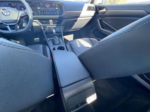 Certified 2021 Volkswagen Jetta SEL Premium image 20