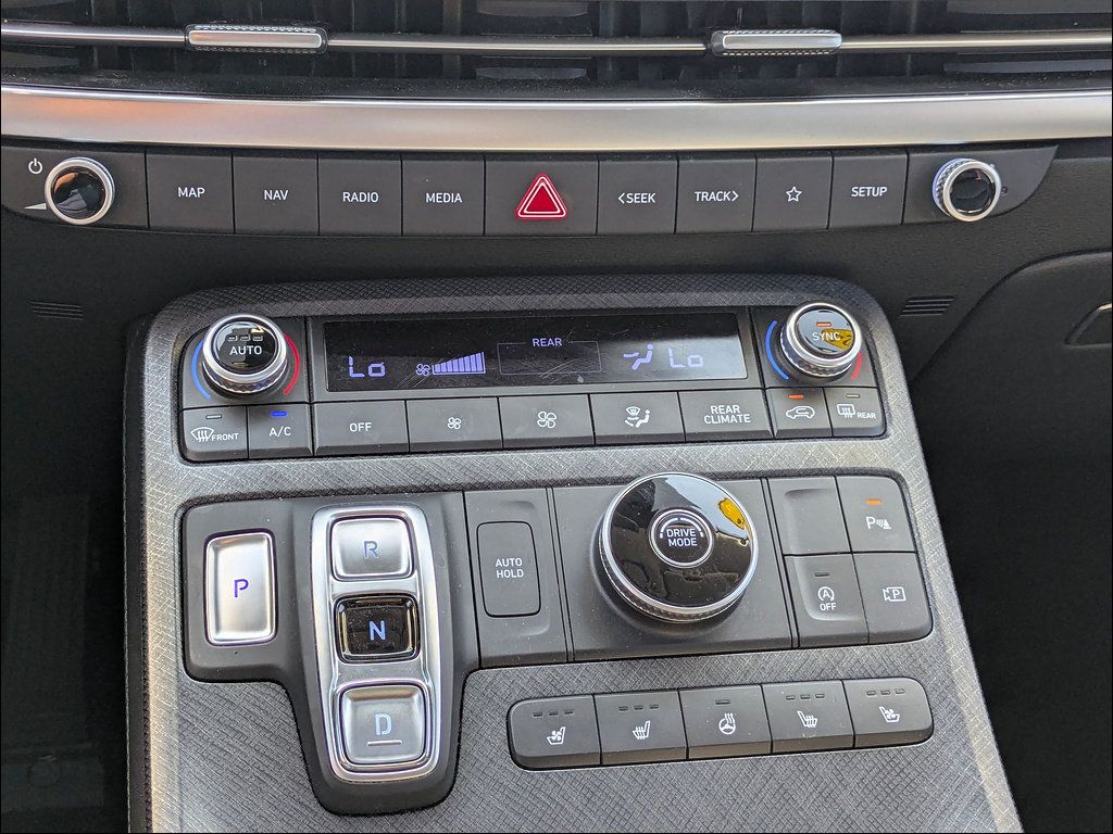 Used 2024 Hyundai Palisade Limited FWD image 23