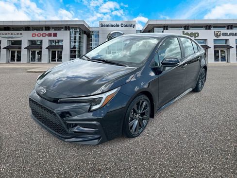 Used 2025 Toyota Corolla SE FWD image 4