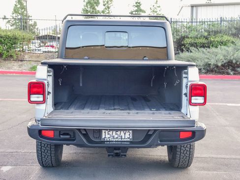 Used 2023 Jeep Gladiator Sport image 31