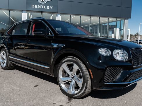Certified 2024 Bentley Bentayga Extended Wheelbase AWD/4WD image 18
