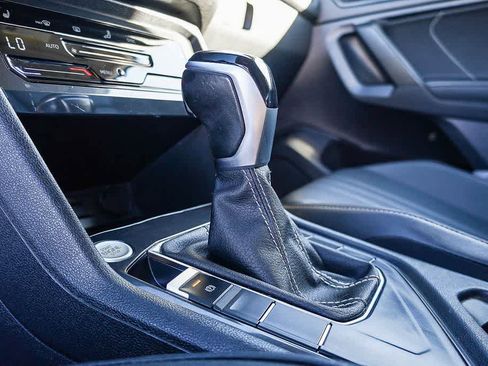 Used 2022 Volkswagen Tiguan SE image 24