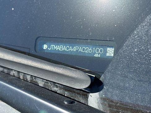 Used 2023 Toyota bZ4X AWD image 3