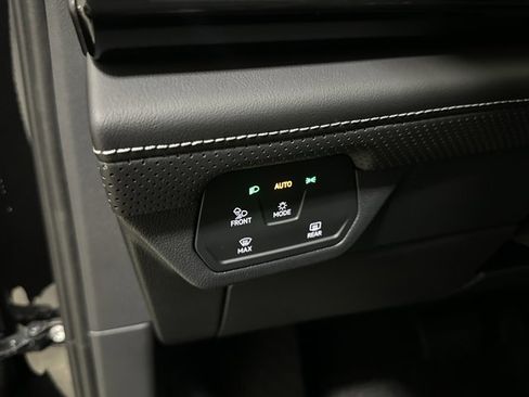 New 2026 Volkswagen Atlas SE image 35